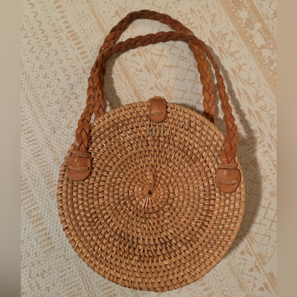 Wicker exterior purse with fabric interior